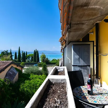 Renovated 400m From With Pool